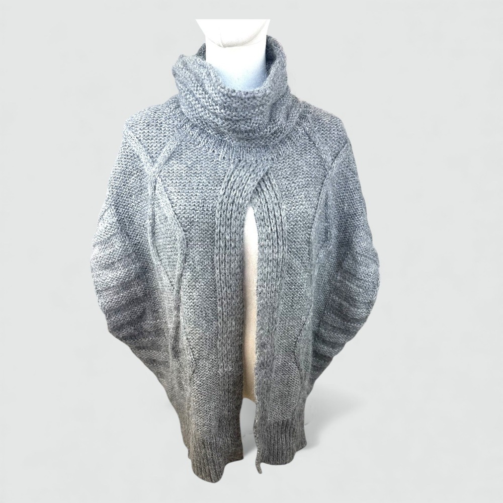MARYLINE SZLGE‎ Chunky Wool Gray Cable Knit Turtleneck Poncho Sweater Cape Italy